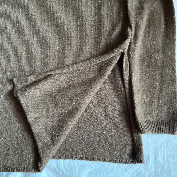 Aritizia Talula Azurelee V-Neck Sweater (NWT) - Picture 4 of 6